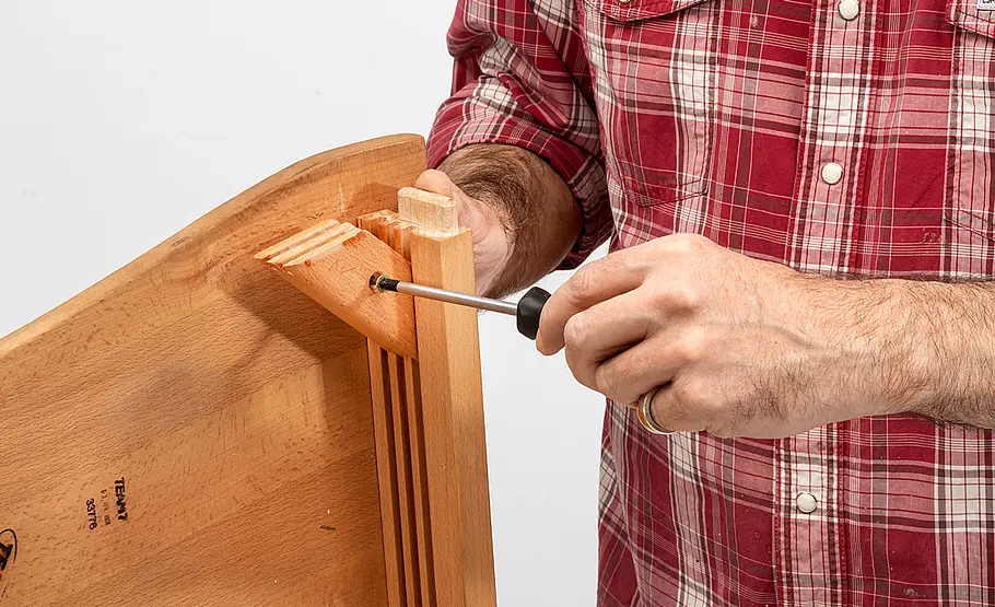 Holzstuhl reparieren