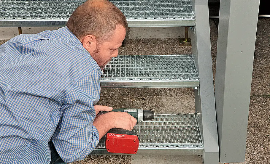 Hochterrasse: Beplankung & Treppenbau