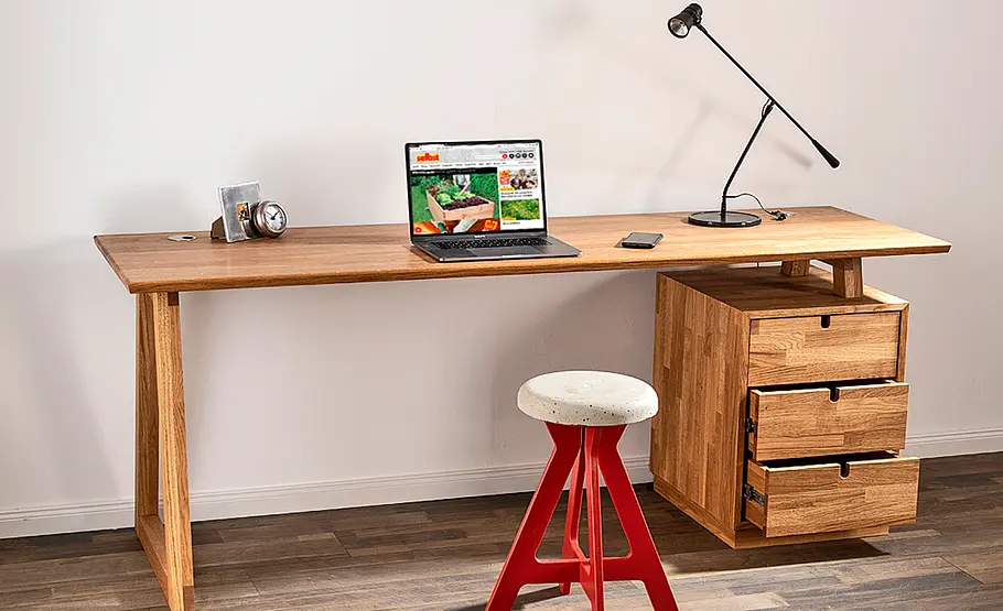 Bürotisch aus Eichenholz bauen