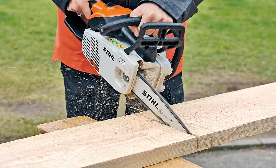 Carving: Bank schnitzen mit der Motorsäge