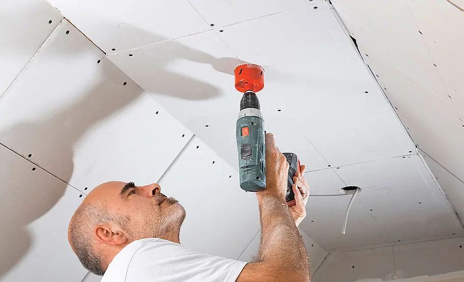 Dachstuhl mit Trockenbauplatten verkleiden