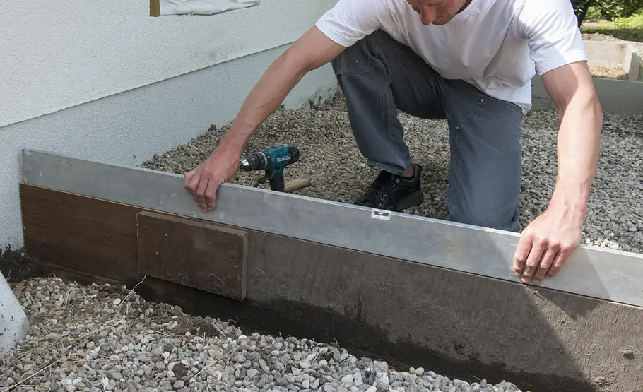 Treppe vor der Haustür betonieren