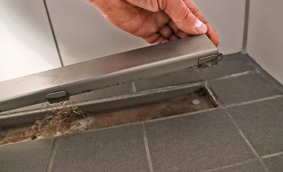 Duschabfluss reinigen