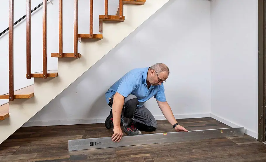 Schrank für unter die Treppe bauen