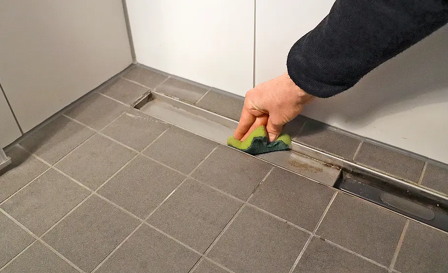 Duschabfluss reinigen