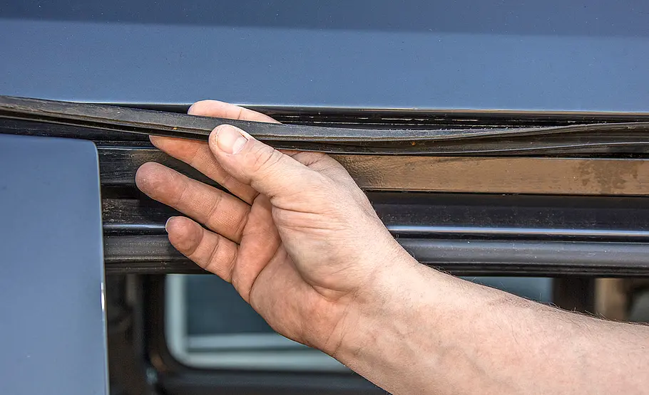 Gummidichtung an Autotür reparieren