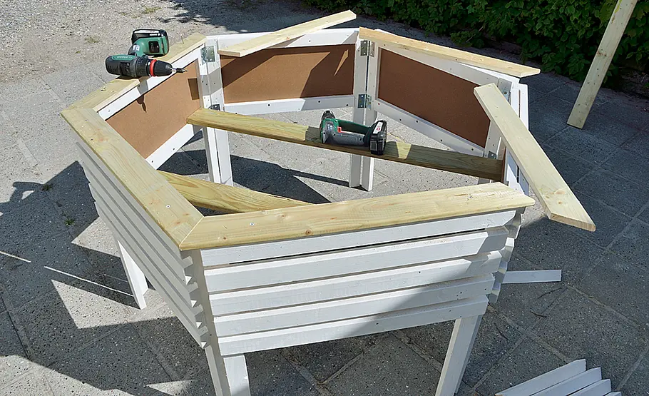 Sechseckiges Tischbeet bauen