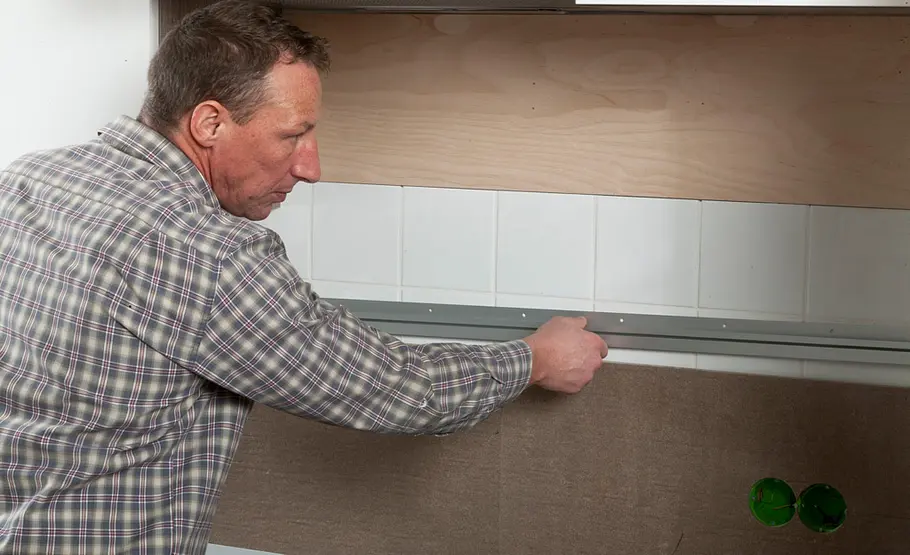 Küchenrückwand mit Wandpaneelen verkleiden