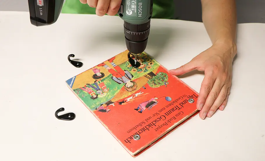 Kinderbuch-Schlüsselbrett bauen