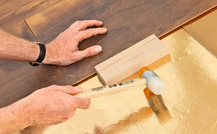 Werkzeug zum Laminat verlegen