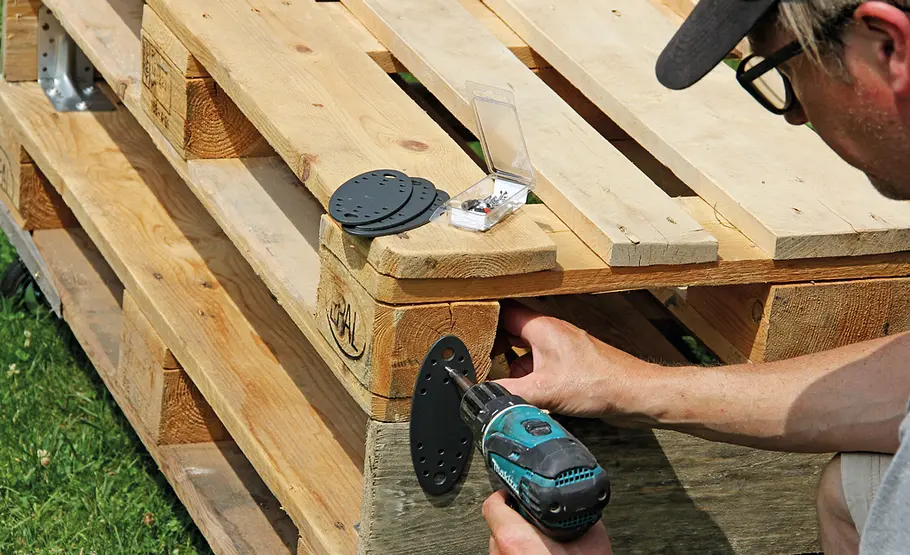 Strandkorb aus Europaletten selber bauen