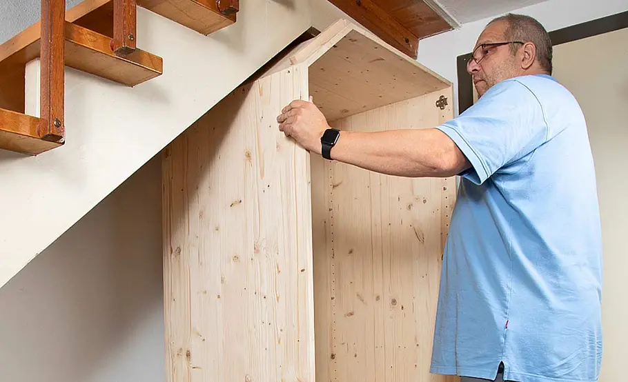 Schrank unter Treppe montieren