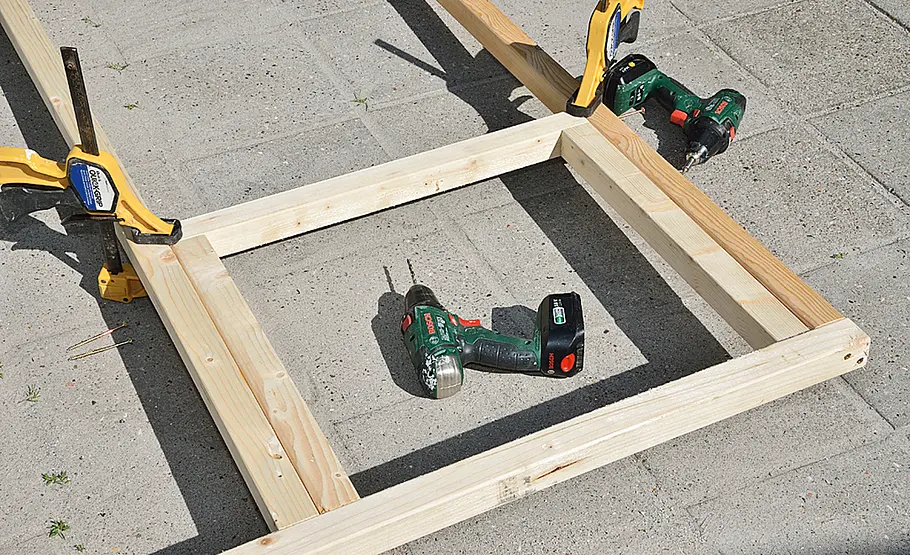 Anlehngewächshaus aus Holz vor der Hauswand selber bauen