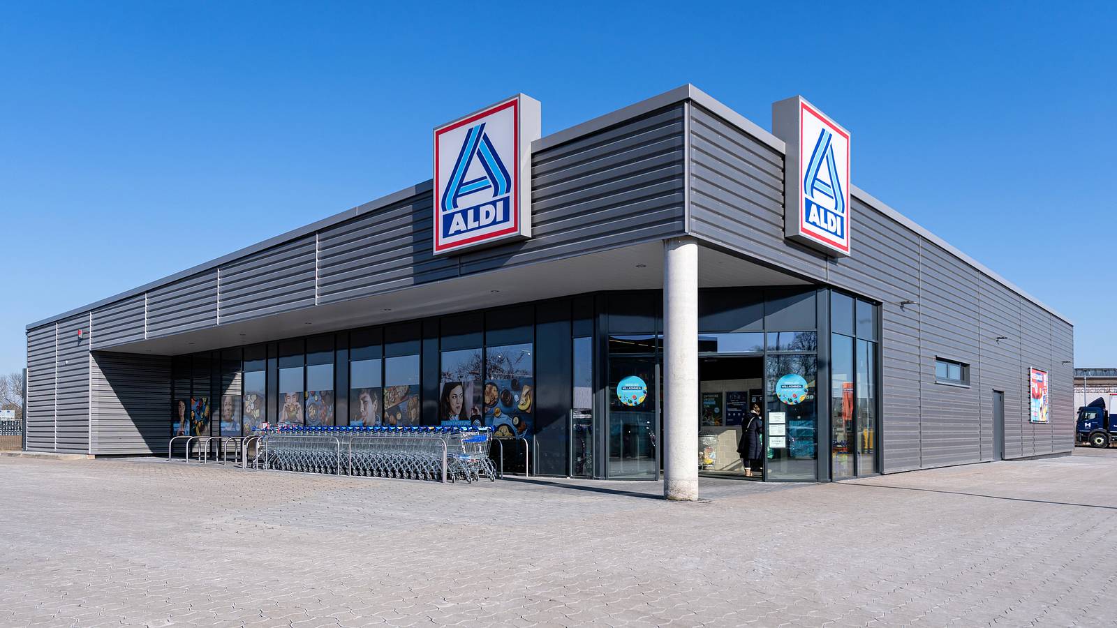 Aldi Onlineshop schliet im September: Riesen-Sale auf Gasgrills,  Balkonkraftwerke & Co. | Selbst