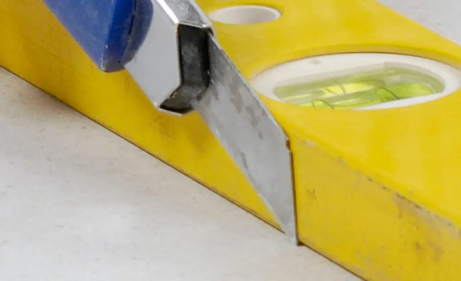 Praxistipp: Anritzen mit Cutter Ethanol-Kamin