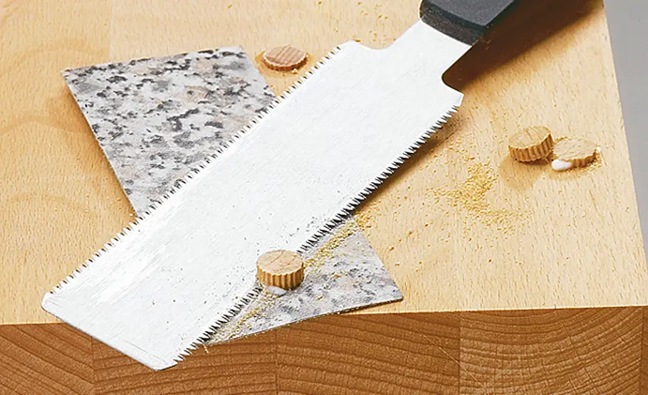 Tischkicker selber bauen Kickertisch: Schrauben verblenden