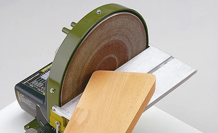 Tischkicker selber bauen Kickertisch: Ecken schleifen