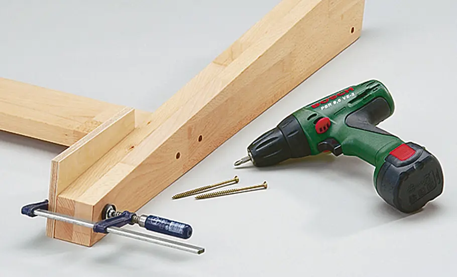 Tischkicker selber bauen Kickertisch: Abstandshalter fixieren