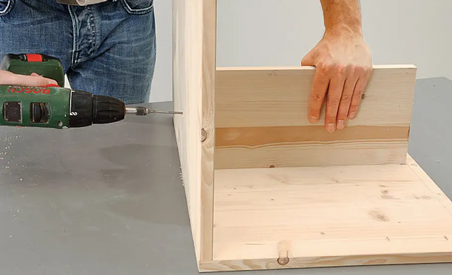 Kinder-Möbel bauen: Tisch & Stuhl Aussteifung einleimen