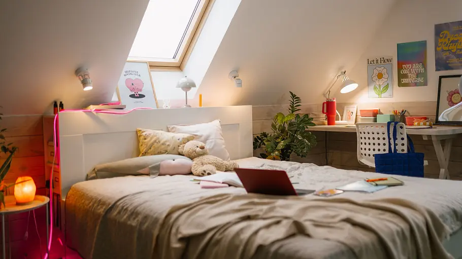 Kinderzimmer unter der Dachschräge Kinderzimmer unter der Dachschräge