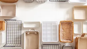 Verschiedene Organizer für den Kleiderschrank aus diversen Materialien in verschiedenen Größen - Foto: iStock / Kostikova Verschiedene Organizer für den Kleiderschrank aus diversen Materialien in verschiedenen Größen - Foto: iStock / Kostikova