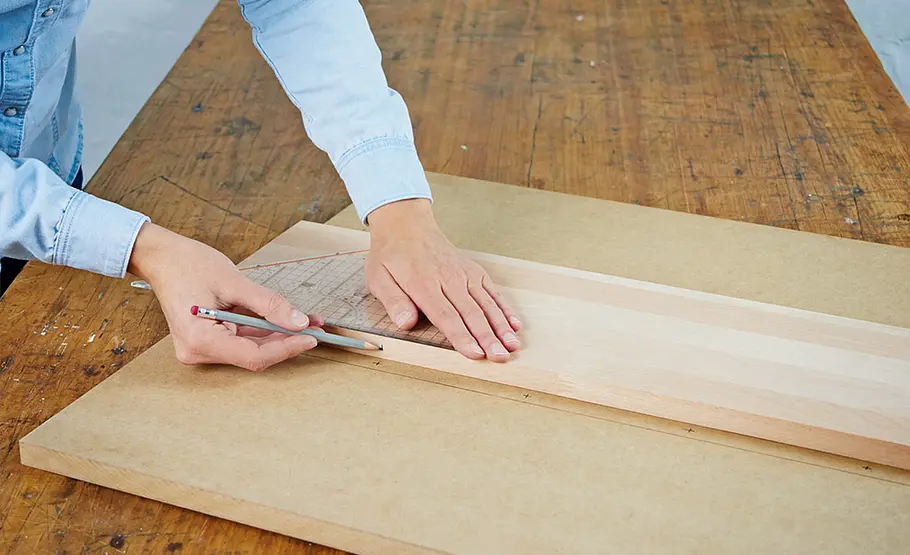 Küchen-Tafel basteln Küchen-Tafel: Platten zusägen