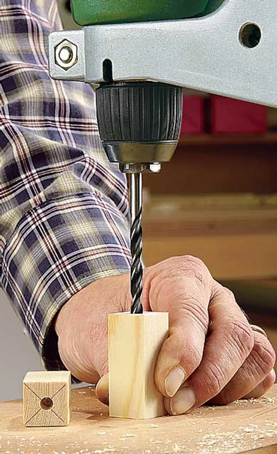 Uhr bauen: Schritt 8 von 12 Sackloch bohren