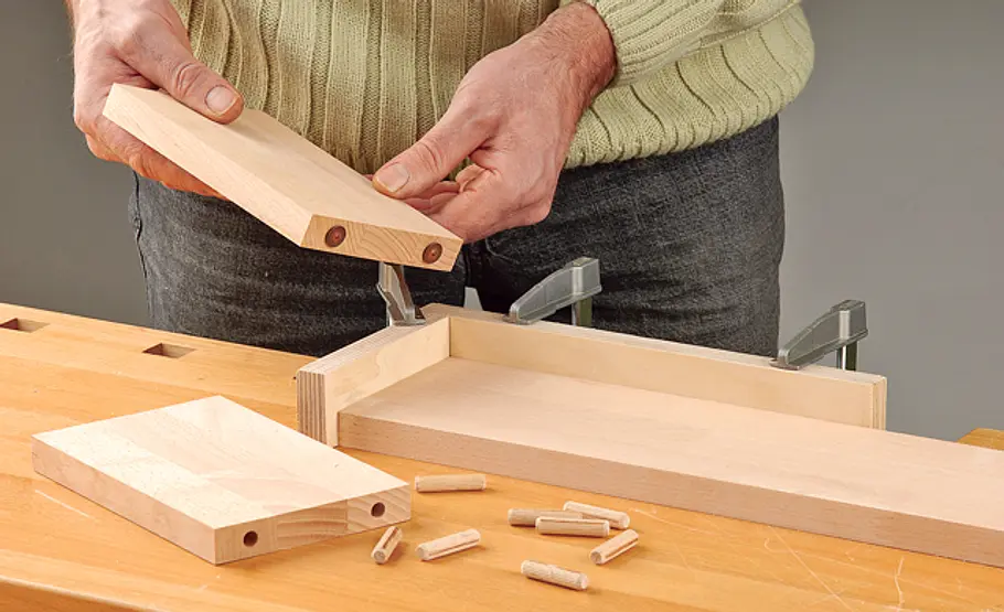 Küchenregal bauen: Schritt 3 von 9 Bohrloch übertragen
