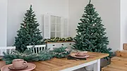 künstlicher Weihnachtsbaum mit Beleuchtung - Foto: iStock/Julia Pavaliuk künstlicher Weihnachtsbaum mit Beleuchtung - Foto: iStock/Julia Pavaliuk