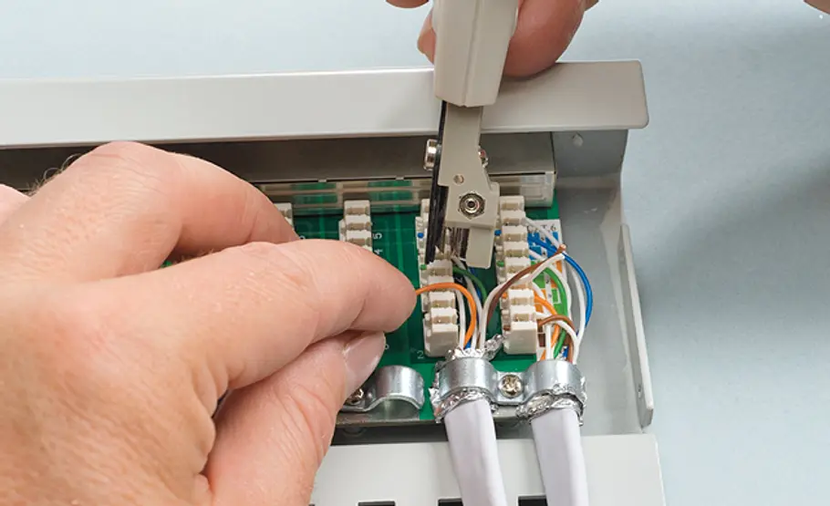 LAN-Kabel verlegen LAN-Kabel verlegen