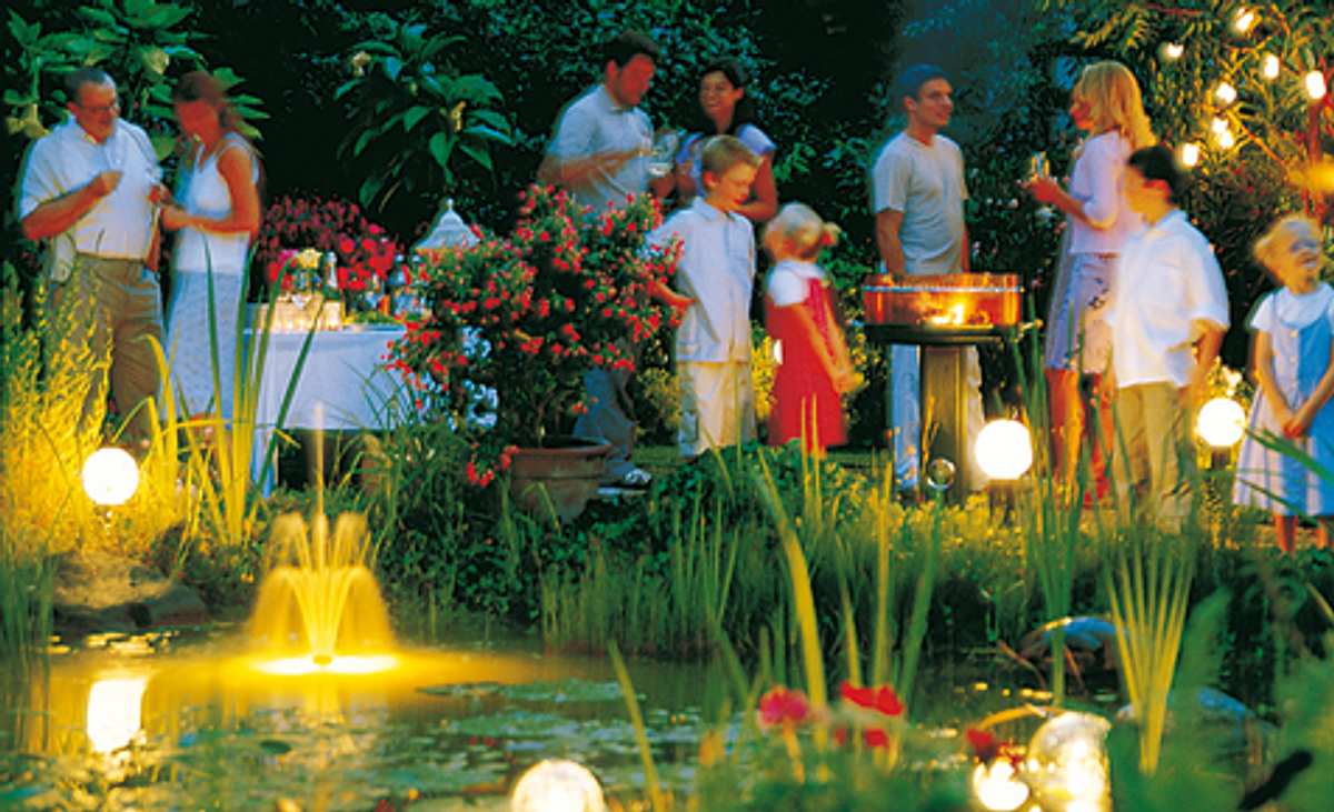Außenbeleuchtung: Gartenlampen und Außensteckdosen