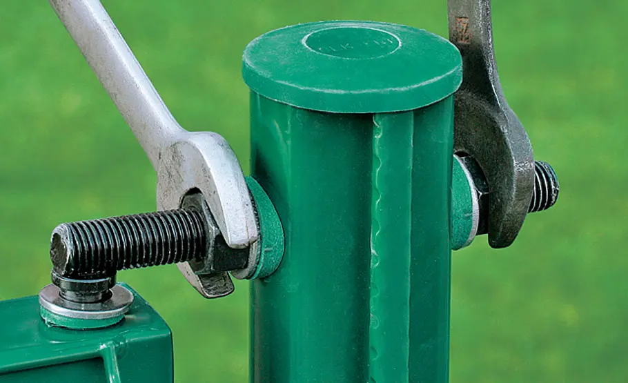 Metallzaun setzen: Schritt 30 von 34 Gartentor montieren
