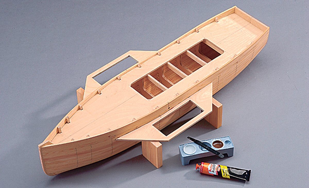Modellboot selber bauen: Auslegerplatten fixieren