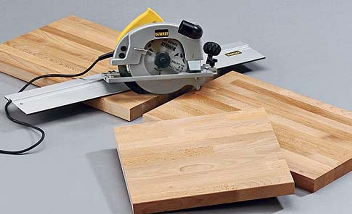 Nachttisch: Holzplatte zuschneiden