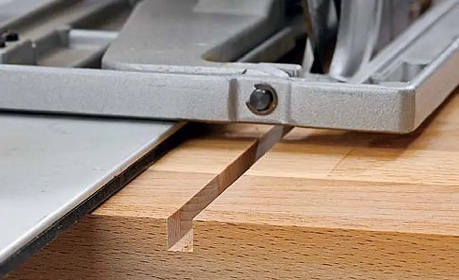 Nachttisch bauen Nachttisch: Nut sägen