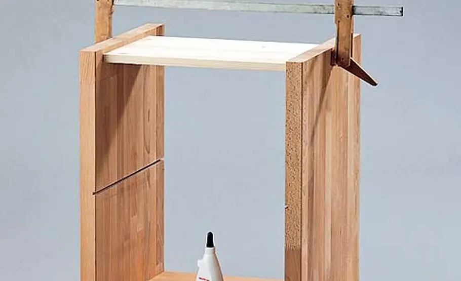 Nachttisch bauen Nachttisch: Teile verleimen