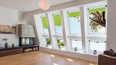 Helligkeit und Licht: Kombinations- und Tandemeinbauten ermöglichen Lichtlösungen mit übereinanderliegenden Fenstern. - Foto: Hersteller / Roto