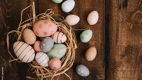 Ostereier sind als Osterdeko immer eine schöne Idee. - Foto: iStock / agrobacter