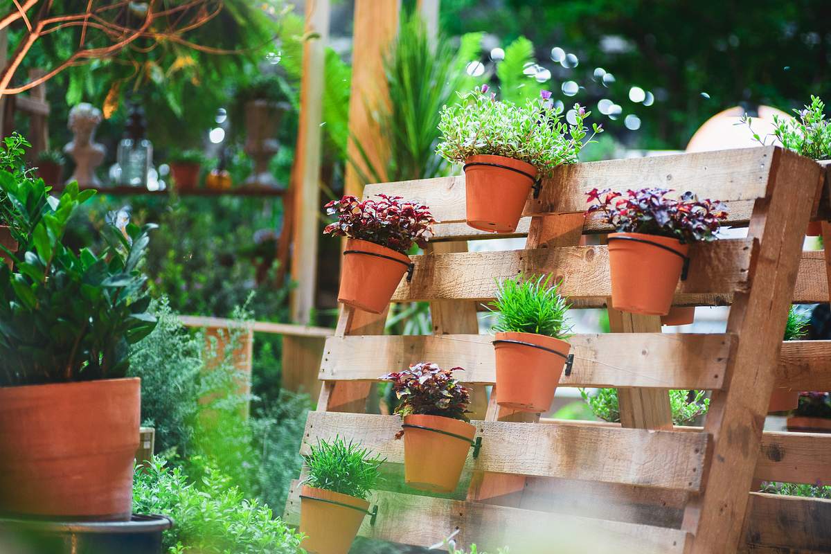 Paletten-Ideen für den Garten: Kreative Tipps und Anleitung für Deko und Möbel draußen