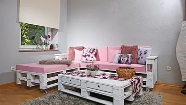 Paletten-Couch selber bauen | selbst.de Paletten-Couch selber bauen | selbst.de