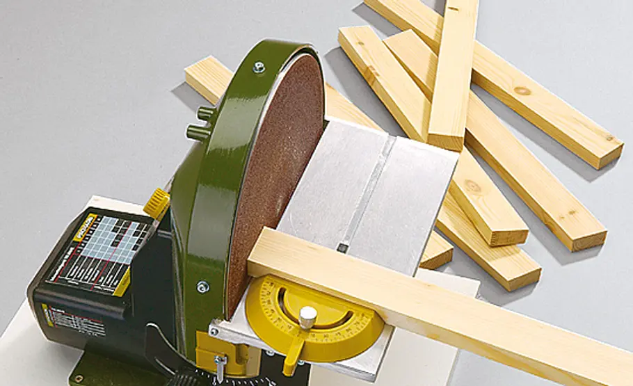 Schubkarre: Pflanzkübel bauen Leisten schneiden