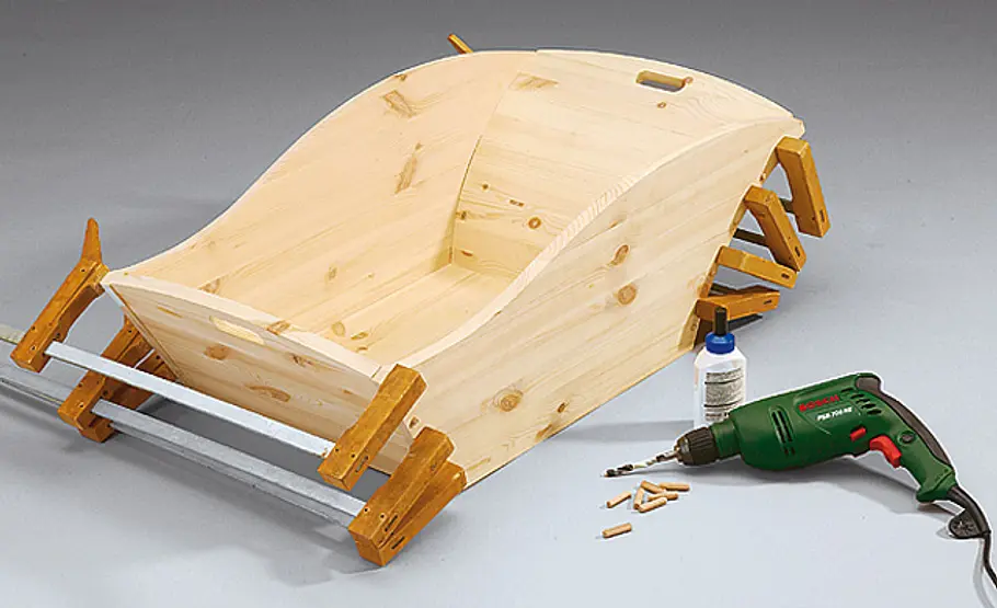 Schubkarre: Pflanzkübel bauen Holz-Schubkarre leimen