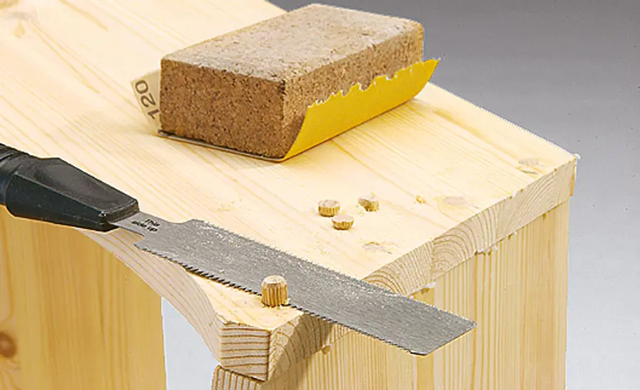Schubkarre: Pflanzkübel bauen Dübel kürzen / beischleifen
