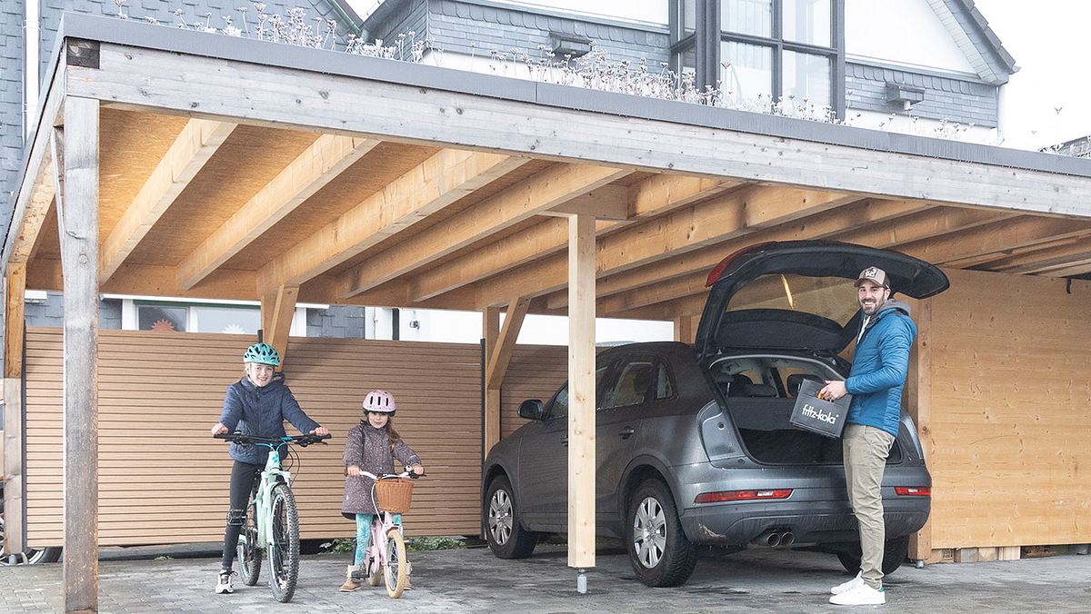 Sichtschutzzaun mit Carport