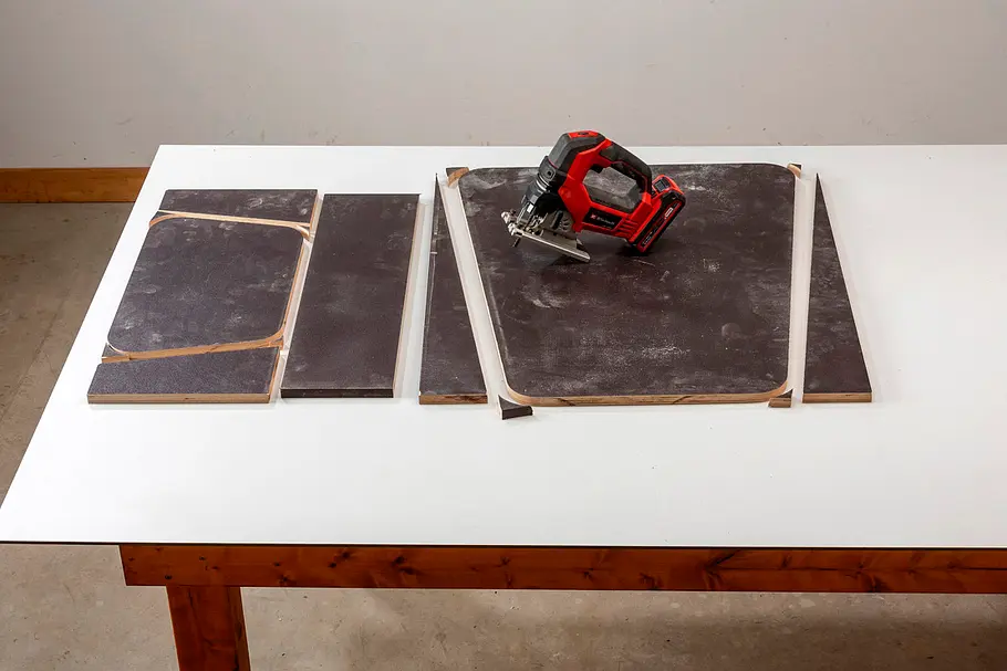 Platten sorgfältig ausschneiden Platten sorgfältig ausschneiden