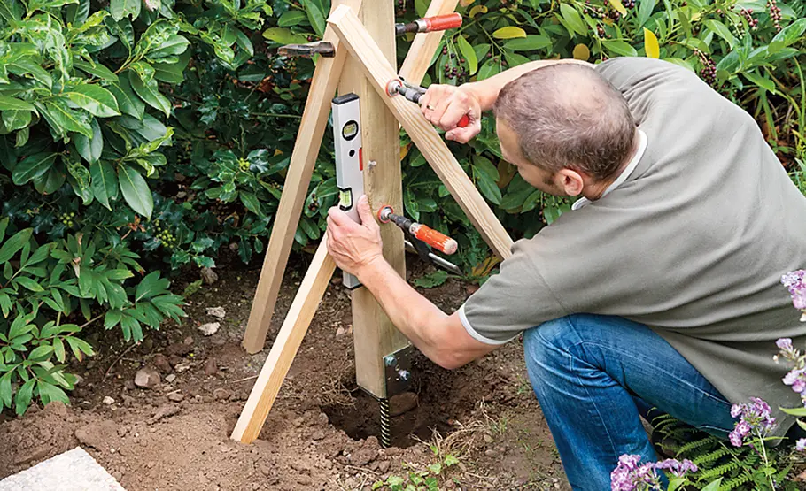 Zaunpfosten einbetonieren Holzstützen
