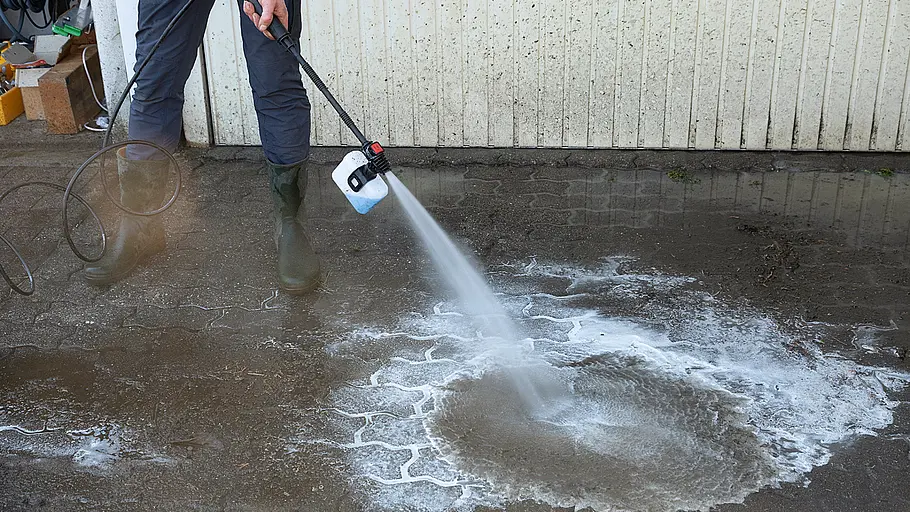 Reiniger wird mit zu hohem Druck ausgebracht Reiniger wird mit zu hohem Druck ausgebracht