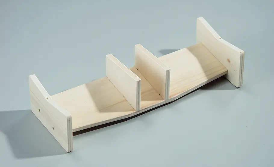 Rennwagen selber bauen Rennwagen: Frontspoiler verschrauben