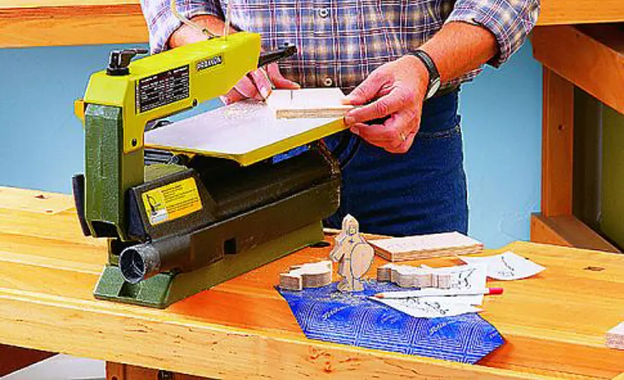 Ritterburg bauen Ritterburg bauen: Zinnen aussägen