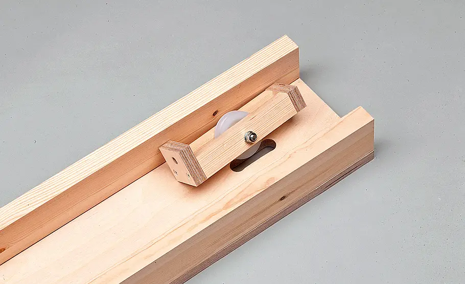 Ruderrenner Ruderrenner: Rolle montieren